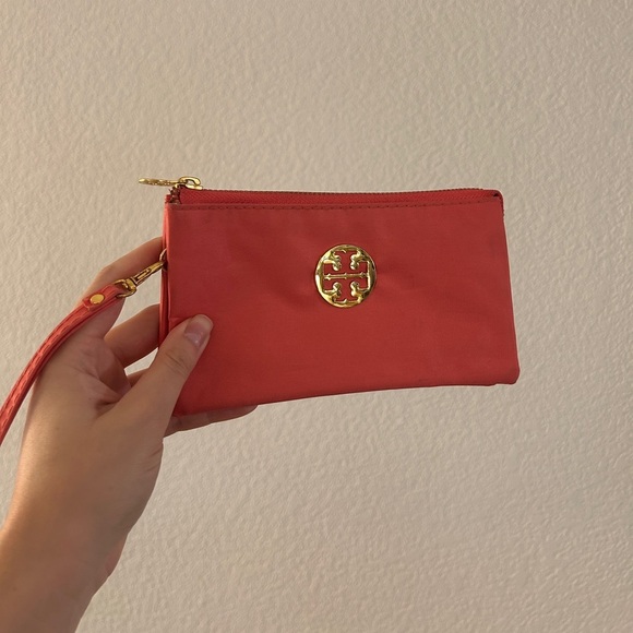 Tory Burch Pink Gold Logo Cameron Nylon Medium Wristlet Wallet- Pre Loved - Picture 1 of 13